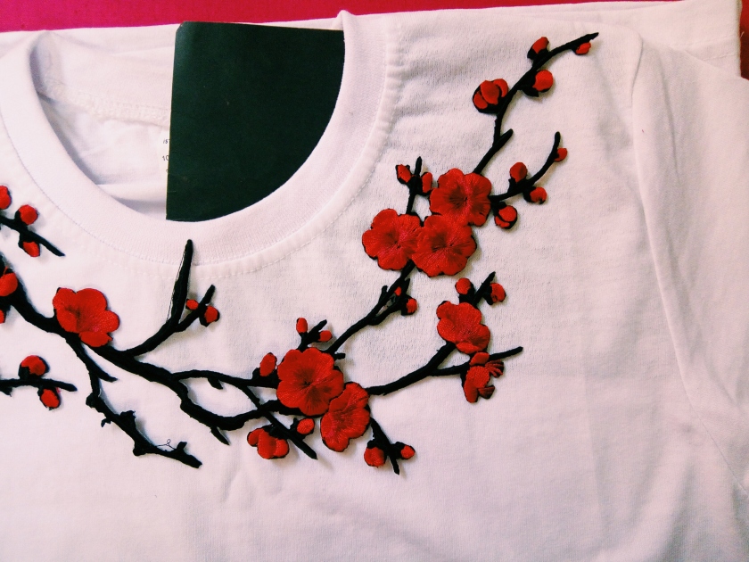 DIY BASIC T-SHIRT TO EMBROIDERED ROSE T-SHIRT